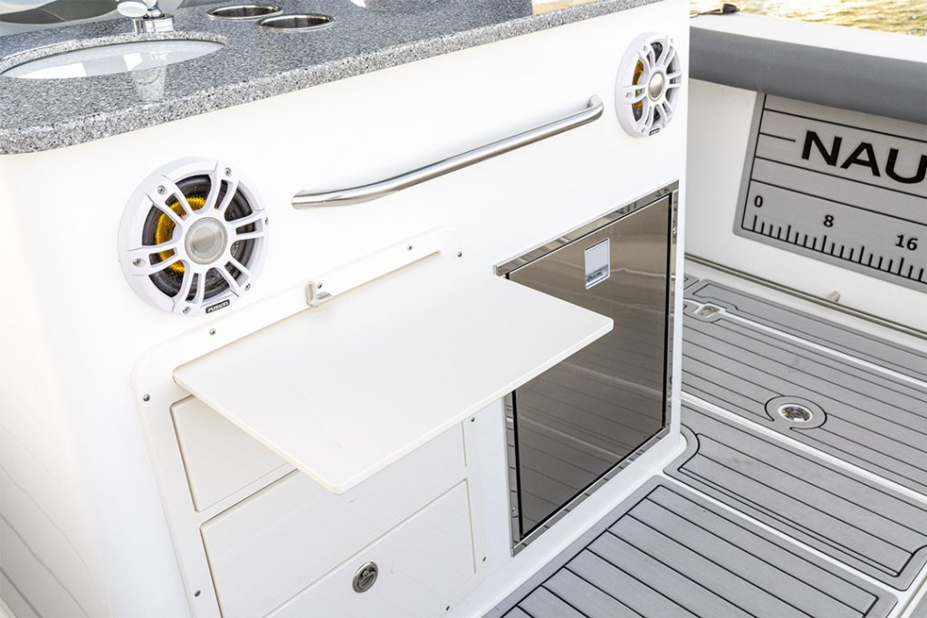 Functional leaning post