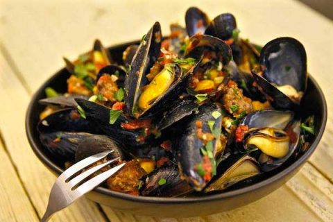 Steamed Mussels Portugese