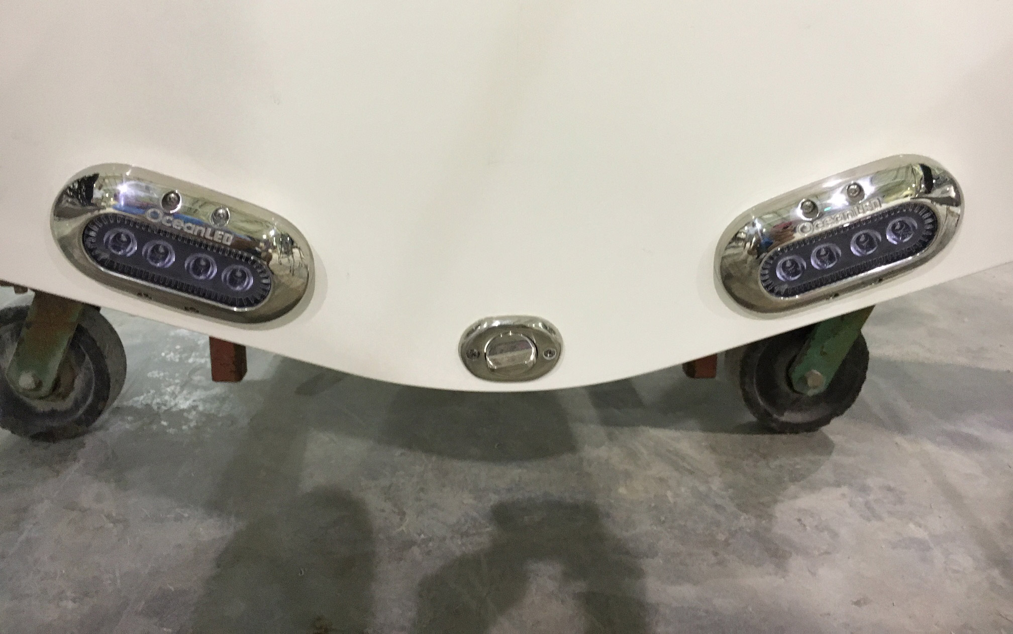 The stern glows with Ocean LED underwater lights