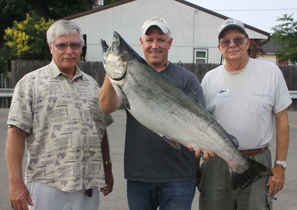 Chris Taylor with a 29-pound, 7-ounce Niagara Bar king salmon