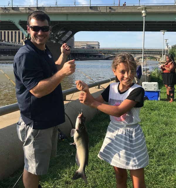 Fishing Meet-up father and daughter catfish