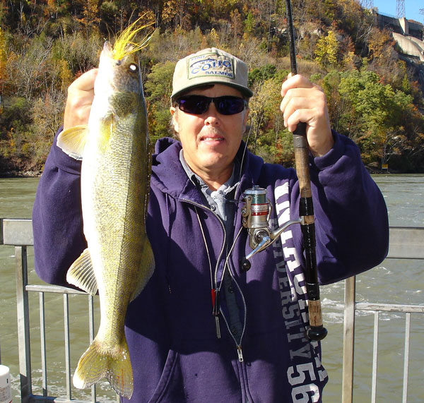 Mike Rzucidlo walleye