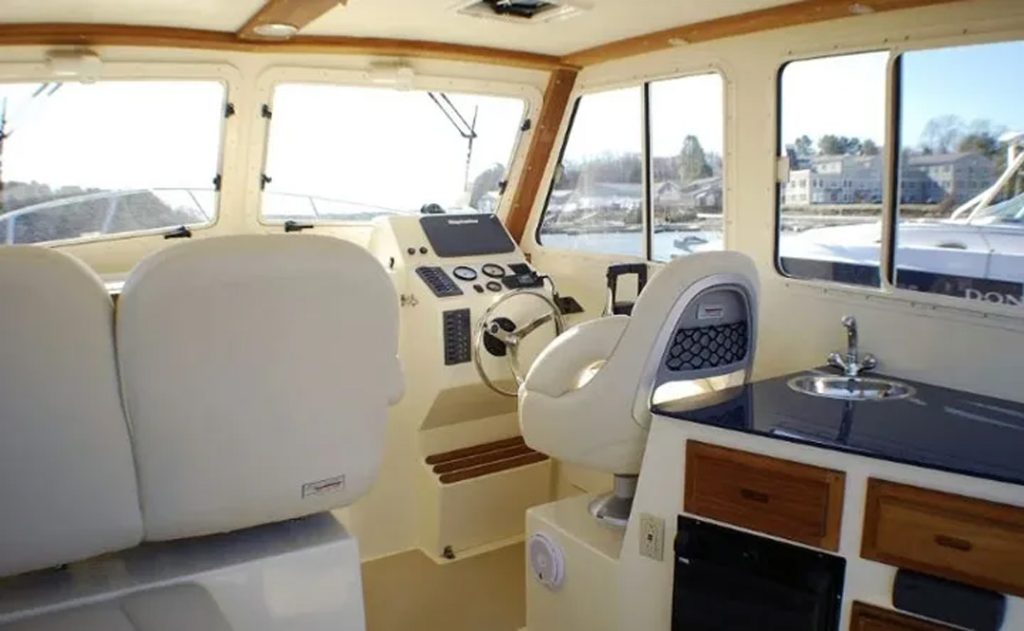 Eastern 27 Islander pilot house