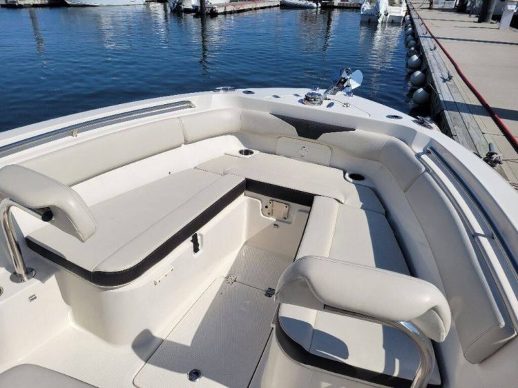 Sailfish 241 CC bow seatring