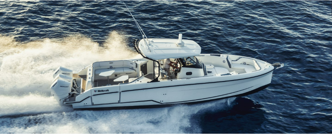 Wellcraft 38 T-Top running offshore
