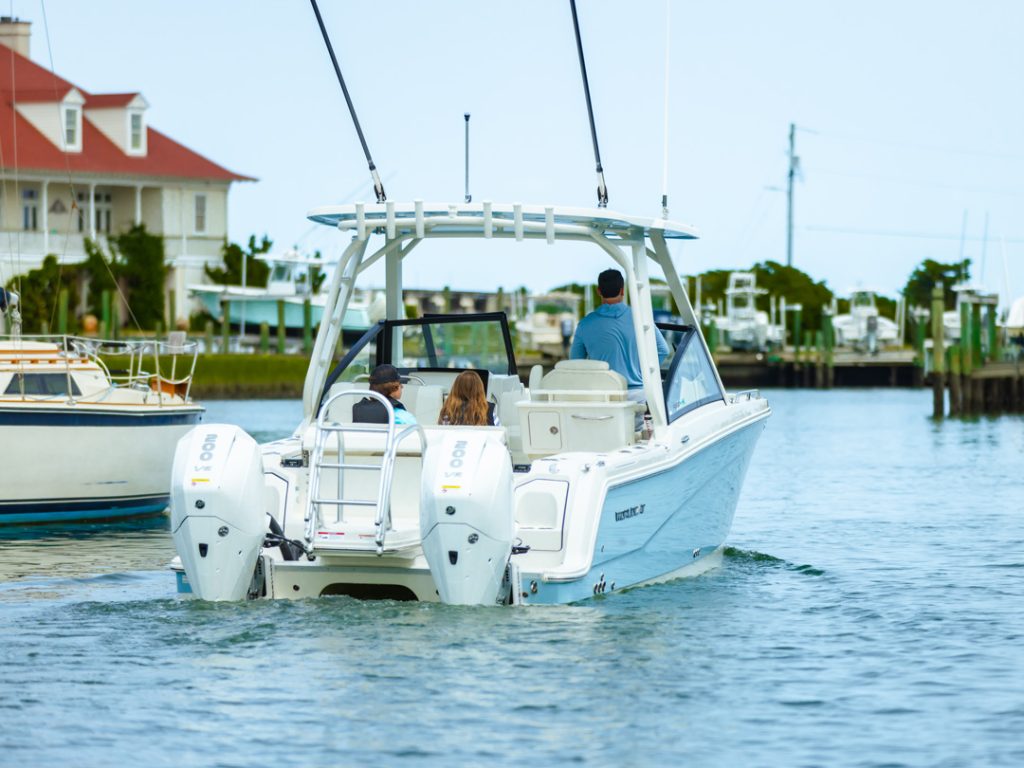 World Cat 260DC-X twin-outboards
