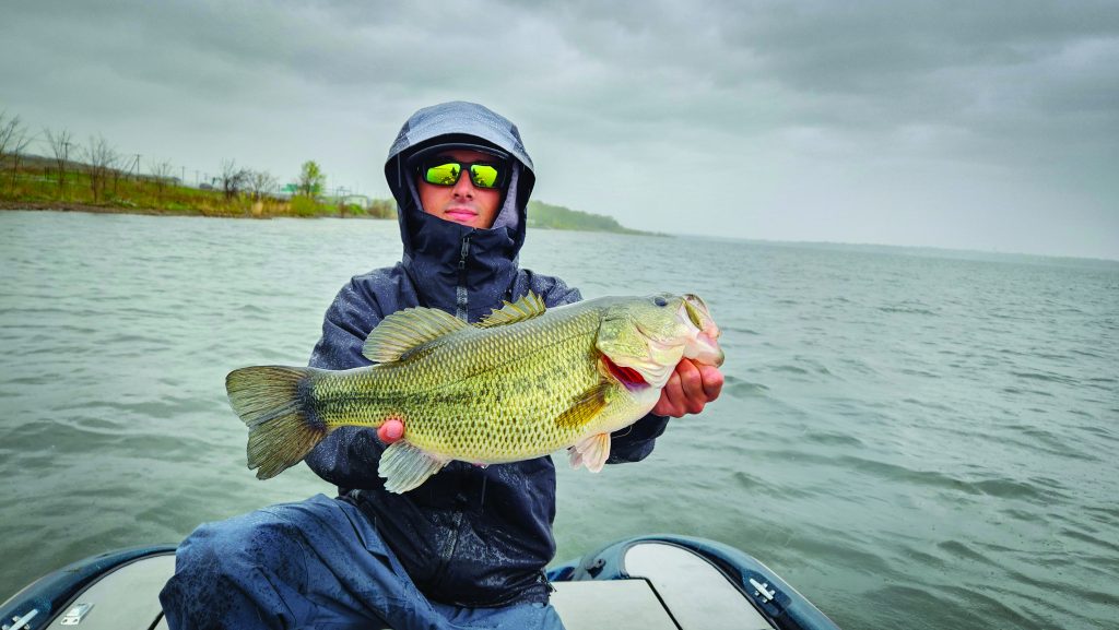 Onondaga Lake trophy largemouth bass